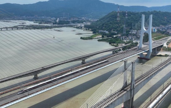 恒耀官网：中国最快跨海高铁开通 为两岸融合发展添动力